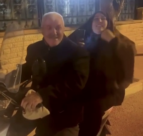 VALİ AYDOĞDU’NUN CADDE ÜZERİNDEKİ SICAK SOHBETİ YÜZLERİ GÜLDÜRDÜ