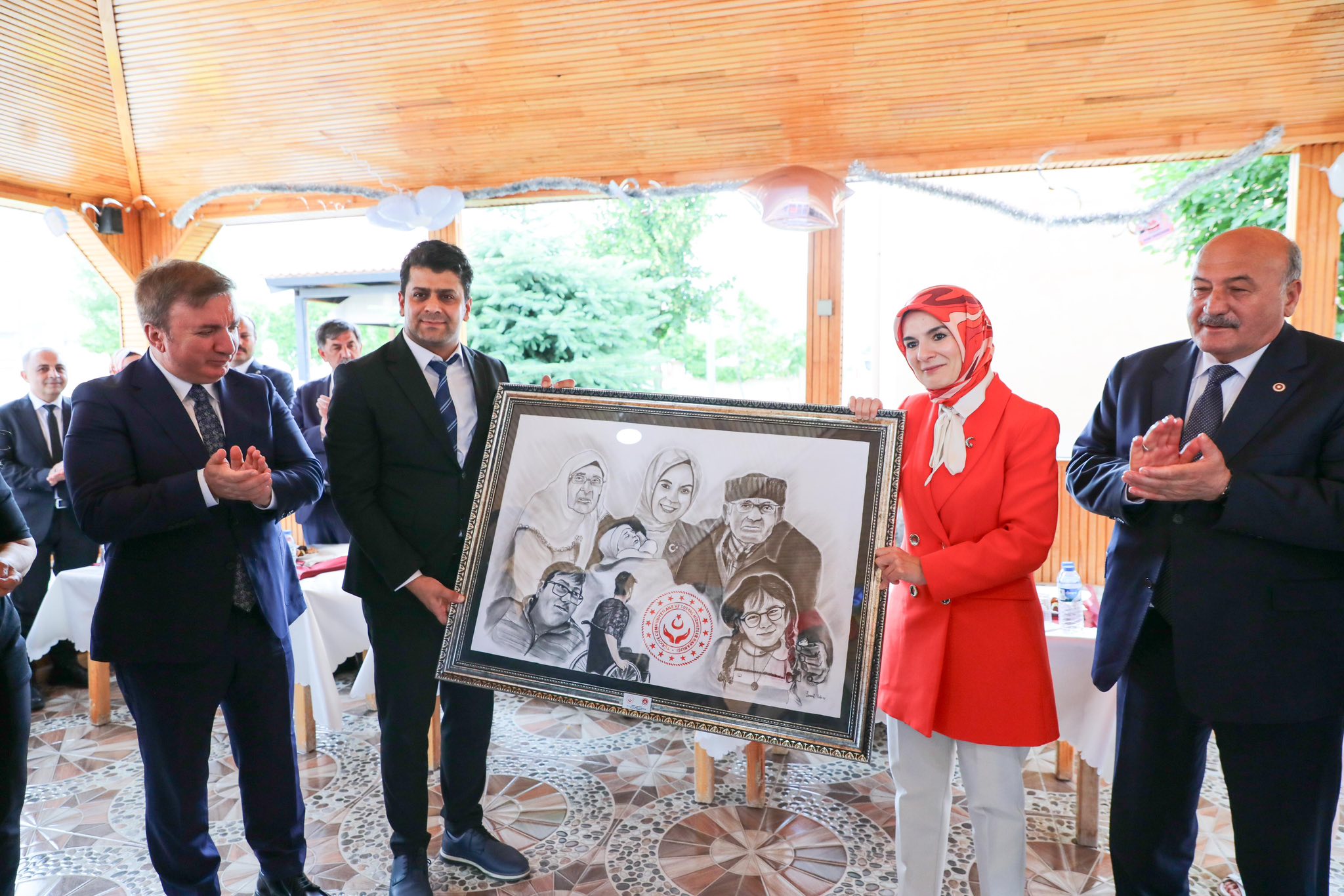 BAKAN GÖKTAŞ ERZİNCAN ENGELSİZ YAŞAM MERKEZİ’Nİ ZİYARET ETTİ