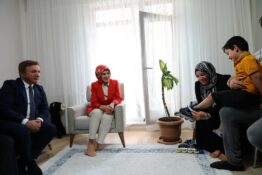 BAKAN GÖKTAŞ’TAN DEPREMZEDE MİNİĞE ZİYARET