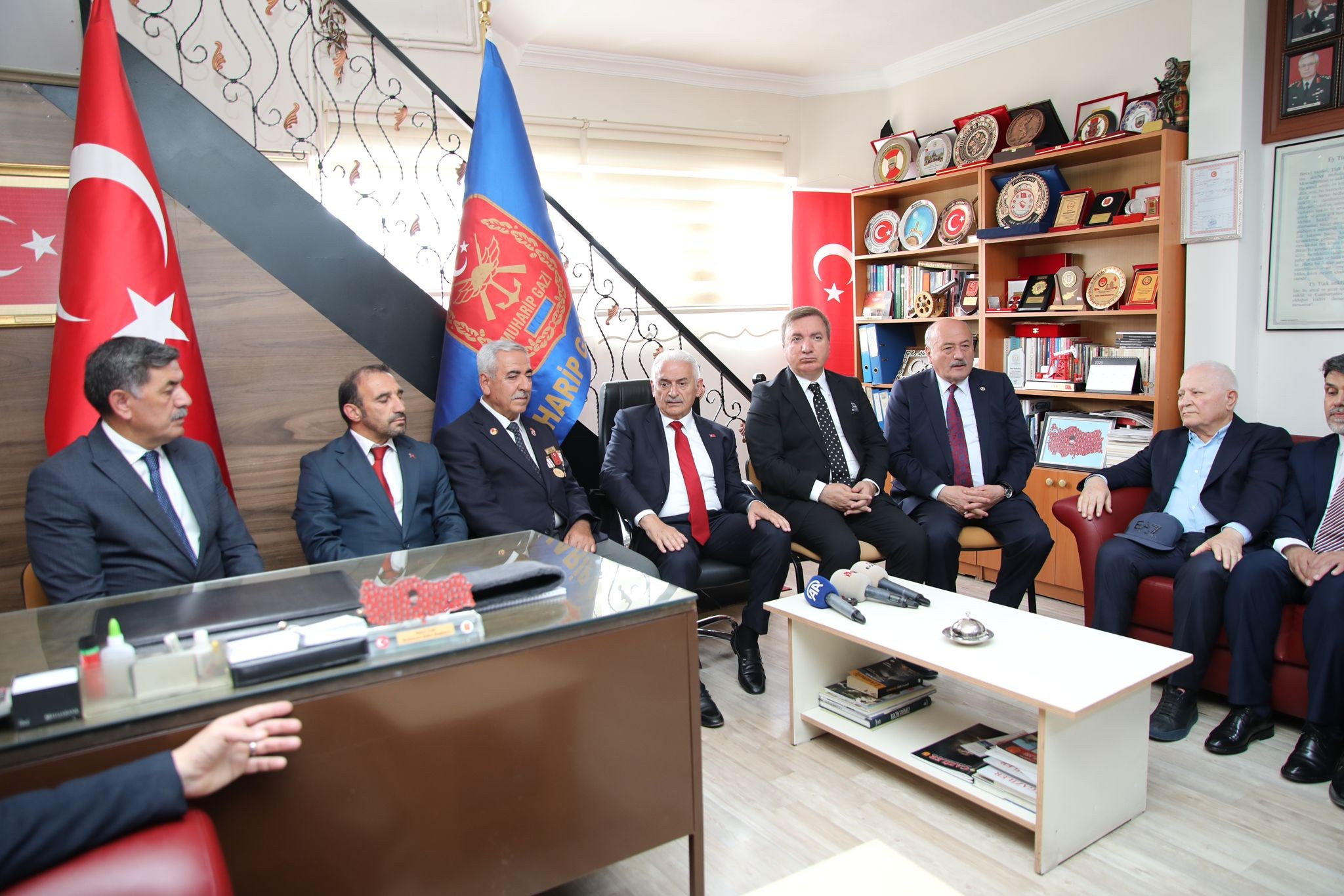 BİNALİ YILDIRIM’DAN ERZİNCAN MUHARİP GAZİLER DERNEĞİ’NE ZİYARET