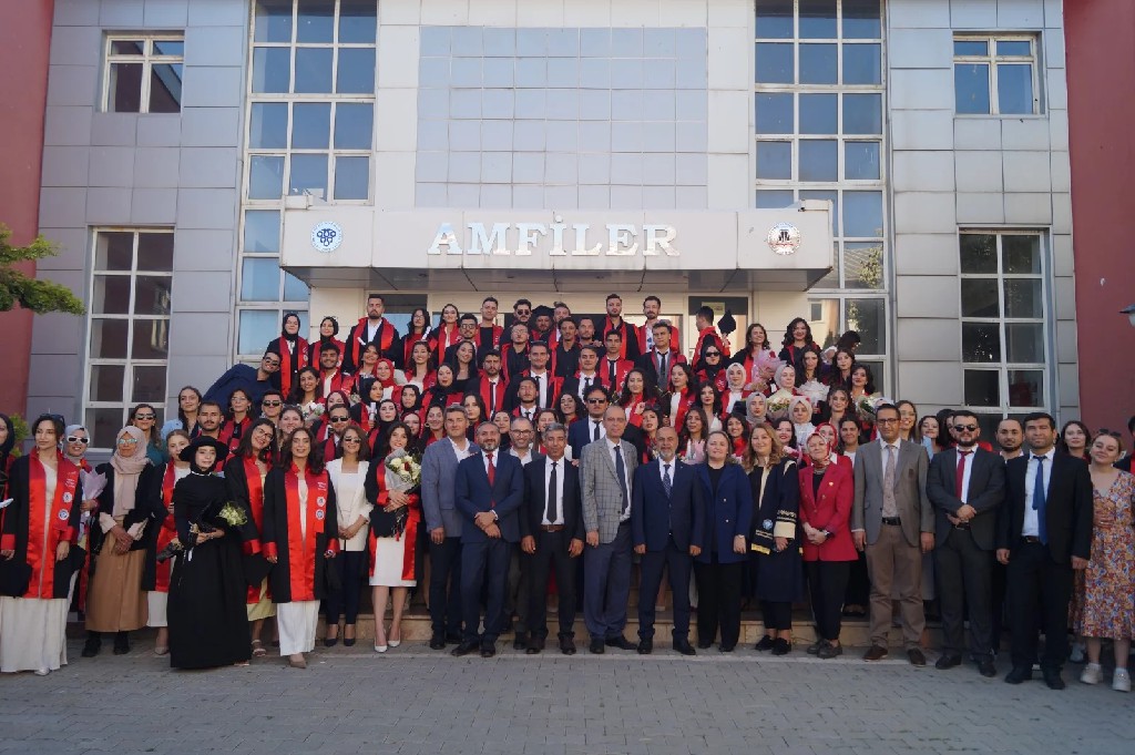 EBYÜ HUKUK FAKÜLTESİ MEZUNİYET TÖRENİ YAPILDI