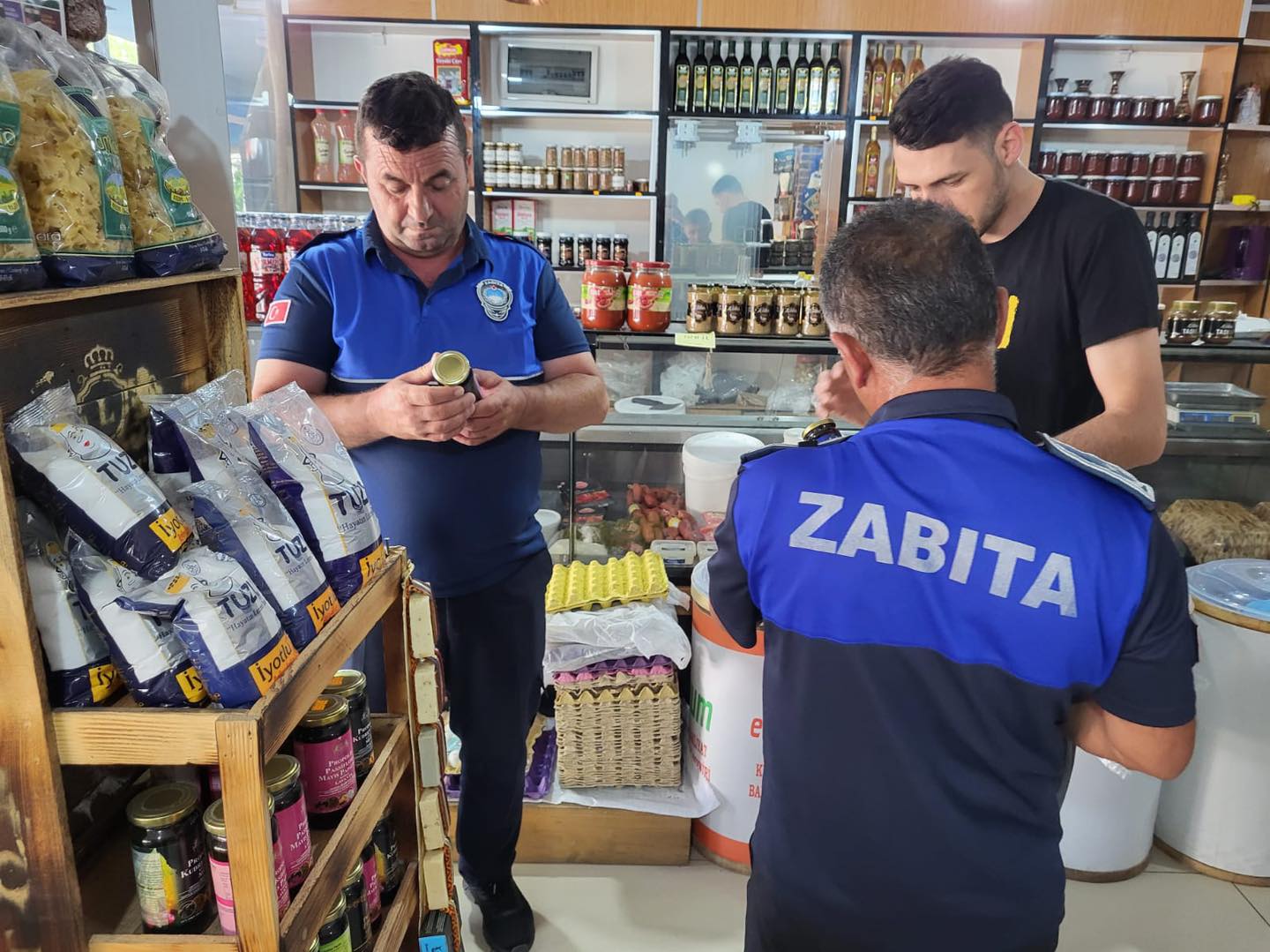 ERZİNCAN BELEDİYESİ ZABITA EKİPLERİNDEN BAKKAL, BÜFE VE TEKEL BAYİLERİNE DENETİM