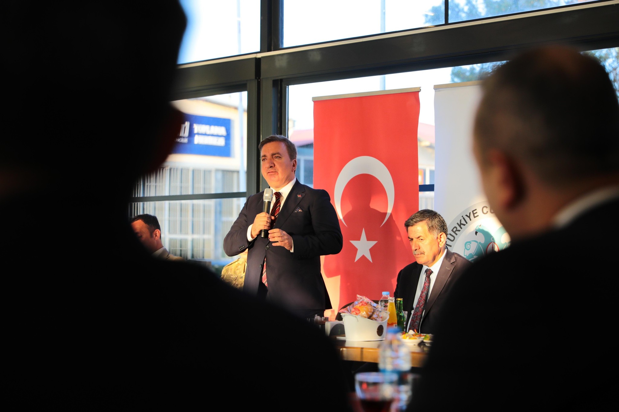 ERZİNCAN’DA GÖREV YERİ DEĞİŞEN MÜLKİ İDARE AMİRLERİ İÇİN VEDA PROGRAMI DÜZENLENDİ