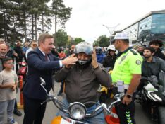 ERZİNCAN’DA KASK DAĞITIM PROGRAMI DÜZENLENDİ
