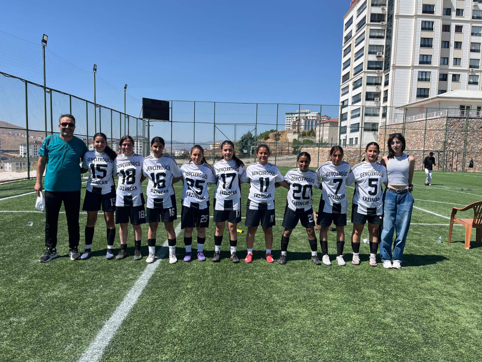 GENÇLER GÜCÜ SPOR KULÜBÜ KIZ FUTBOL TAKIMI ŞAMPİYON OLDU
