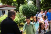 VALİ AYDOĞDU, BAYRAMIN NEŞESİNİ ÇOCUKLARLA PAYLAŞTI