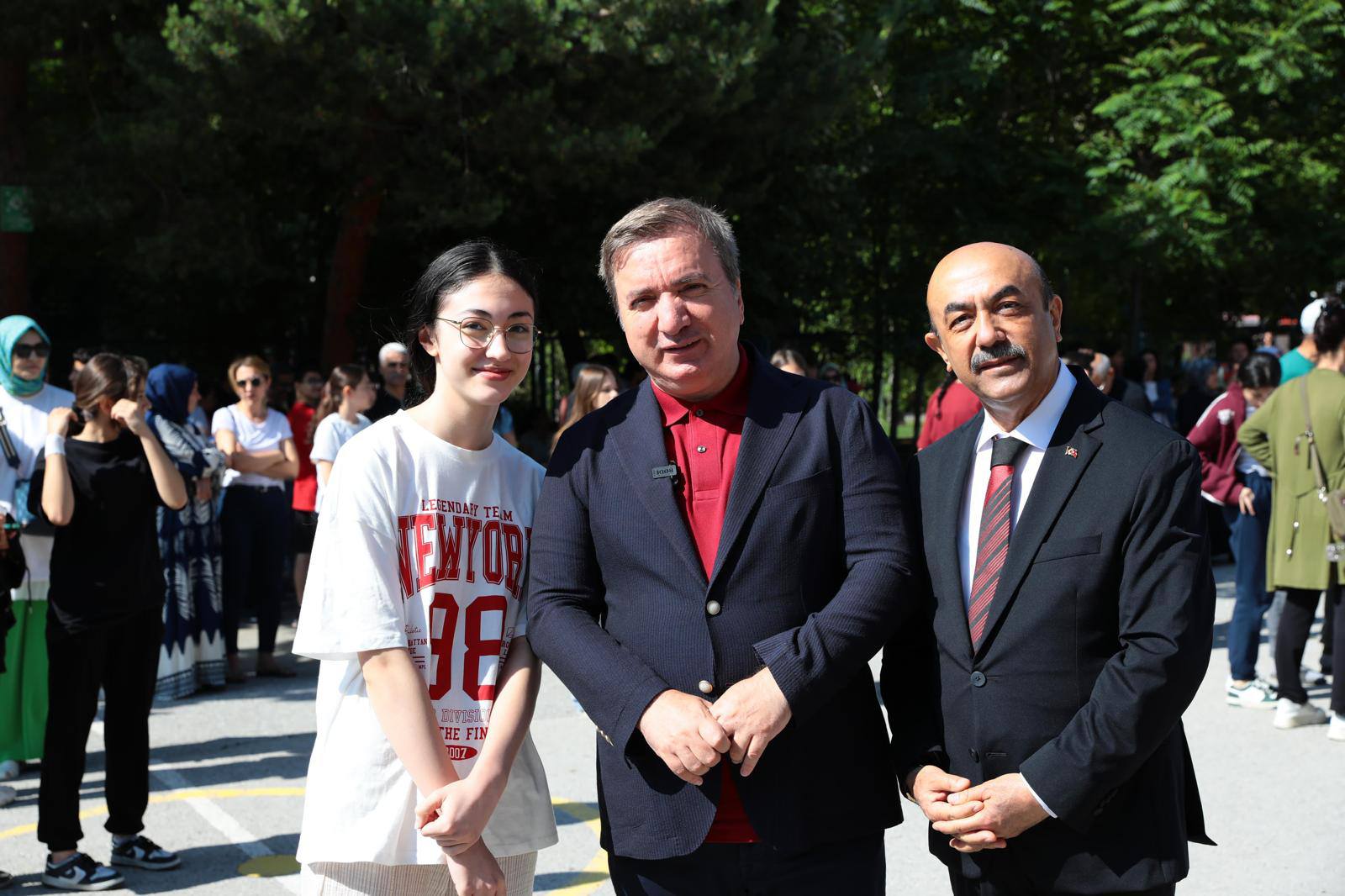 VALİ AYDOĞDU’DAN LGS ÖNCESİ ÖĞRENCİLERE MORAL ZİYARETİ