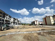 YUNUS EMRE MAHALLESİ’NDE YENİ PARK YAPIMINA BAŞLANDI