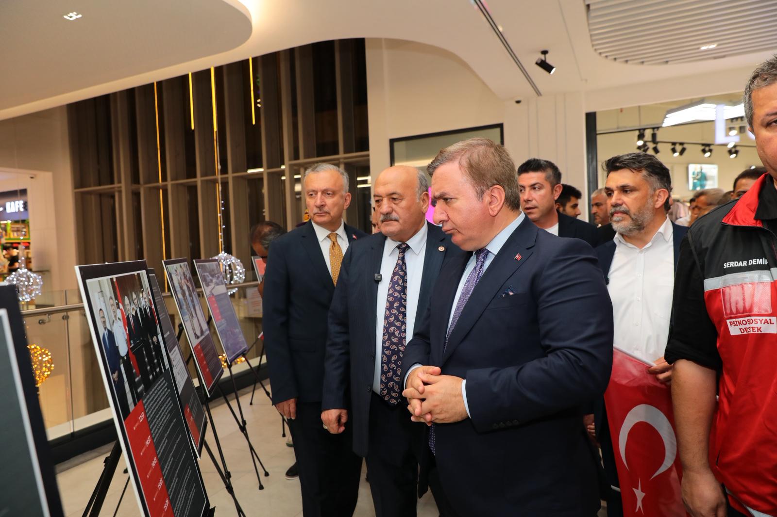 15 TEMMUZ KRONOLOJİK FOTOĞRAF SERGİSİ MEYDAN24 AVM’DE ZİYARETÇİLERE AÇILDI