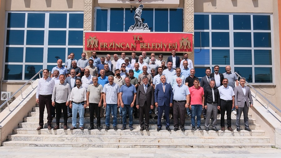 BAŞKAN AKSUN, MERKEZ MAHALLE MUHTARLARIYLA BİR ARAYA GELDİ