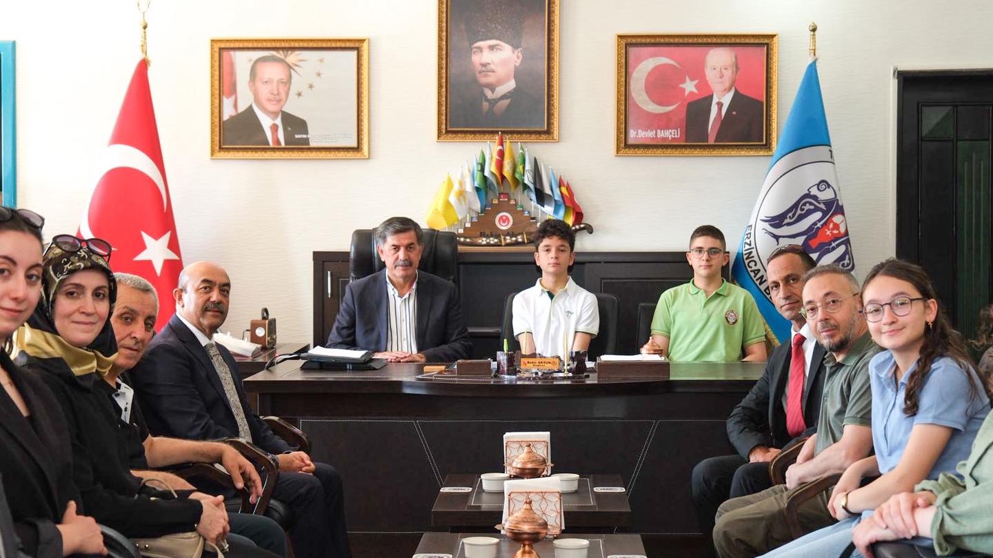 BAŞKAN AKSUN’DAN LGS TÜRKİYE BİRİNCİLERİNE TEBRİK