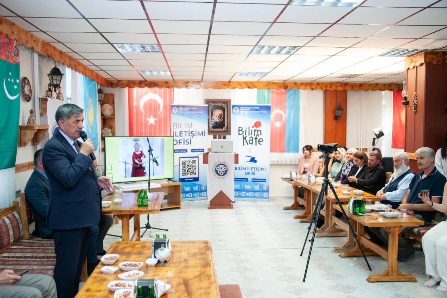 EBYÜ YÖK DESTEKLİ BİLİM KAFE ETKİNLİKLERİNİN İLKİ ÂŞIKLIK GELENEĞİYLE BAŞLADI