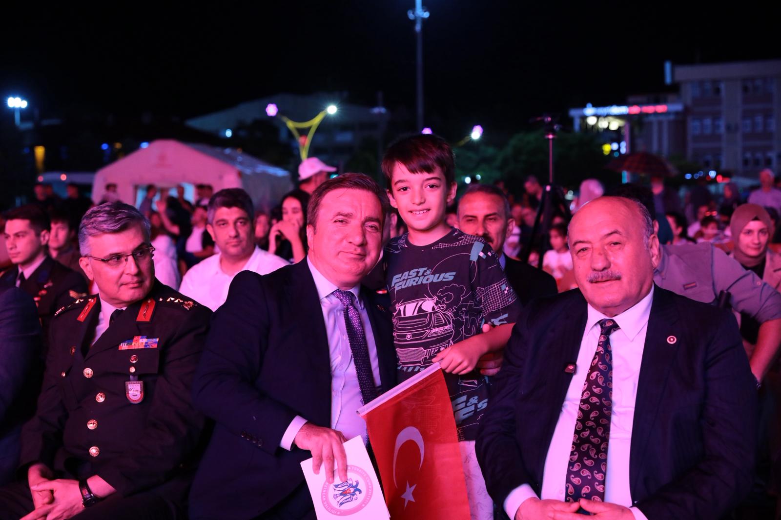 ERZİNCAN, 15 TEMMUZ’UN RUHUNU DÖRTYOL MEYDANI’NDA YAŞATTI