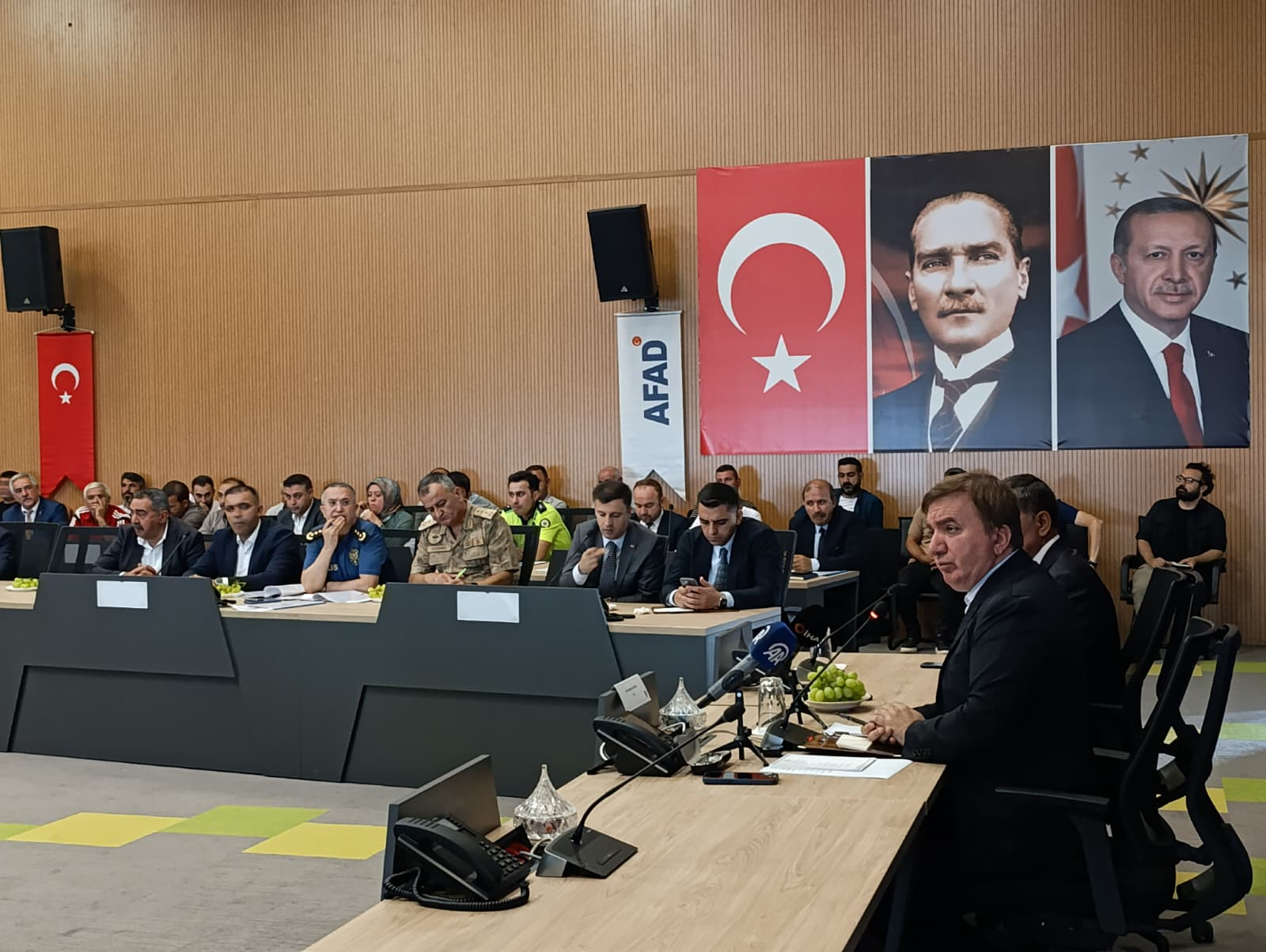 ERZİNCAN VALİSİ AYDOĞDU, MUHTARLARLA BİR ARAYA GELDİ