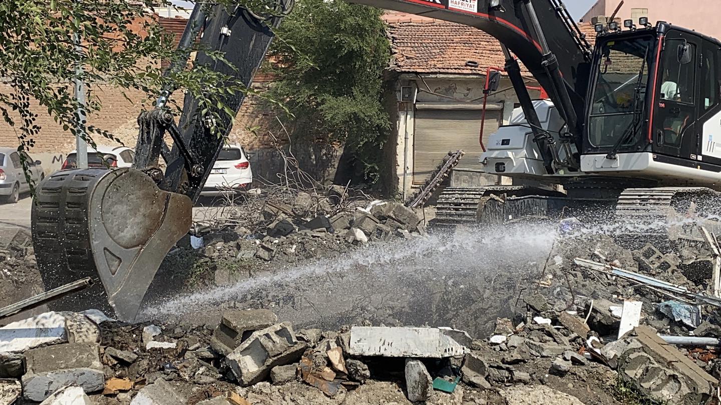 MERKEZ ÇARŞISI’NDA KENTSEL DÖNÜŞÜM HIZLA DEVAM EDİYOR