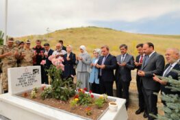VALİ AYDOĞDU, TERCAN’DA ŞEHİT AİLELERİNİ ZİYARET ETTİ
