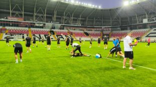 ES ES TARAFTARI ÖNÜNDE ANTRENMANA ÇIKTI