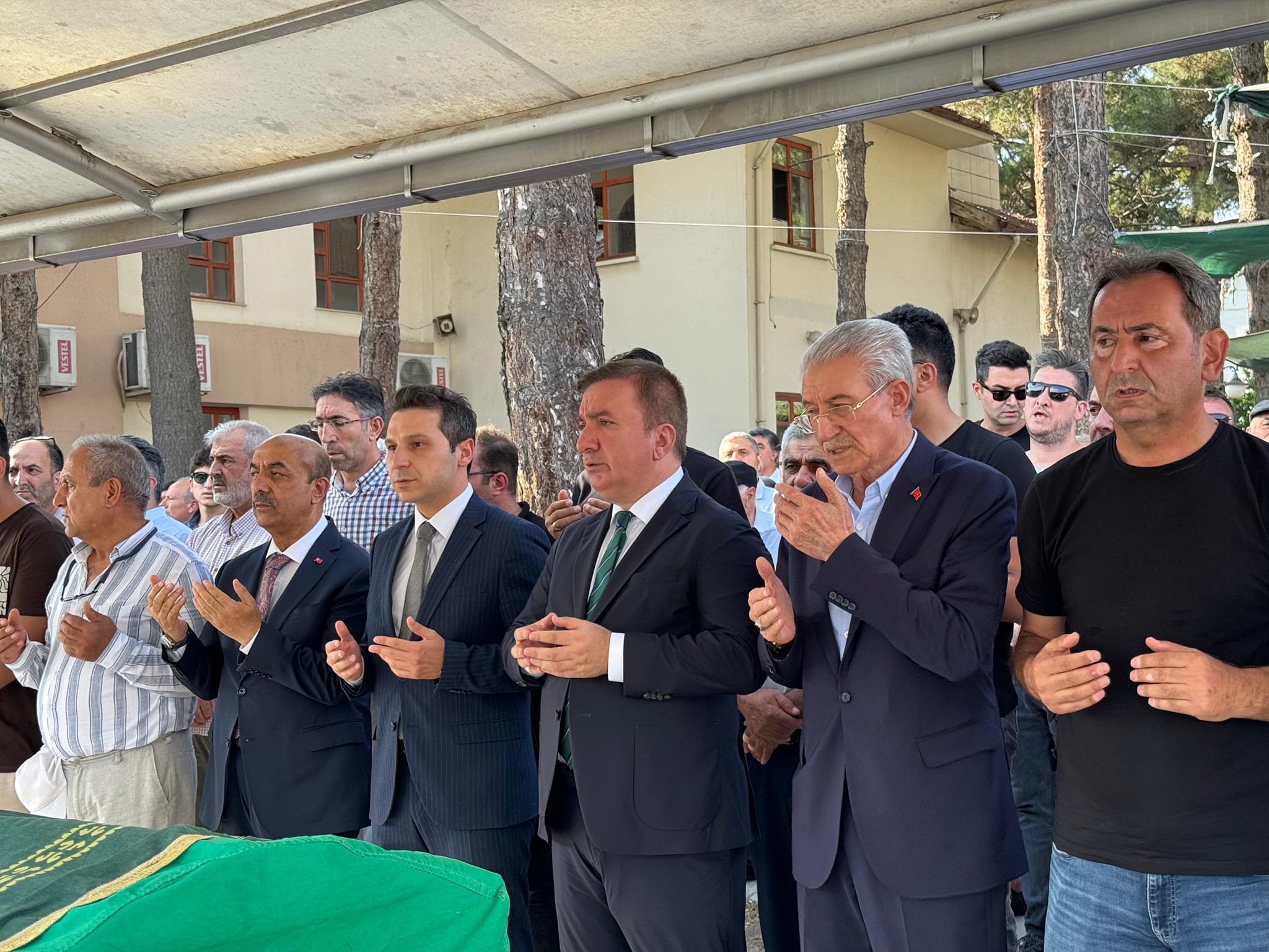 VALİ AYDOĞDU, TRAFİK KAZASINDA HAYATINI KAYBEDEN FADİME TEPE’NİN CENAZE TÖRENİNE KATILDI