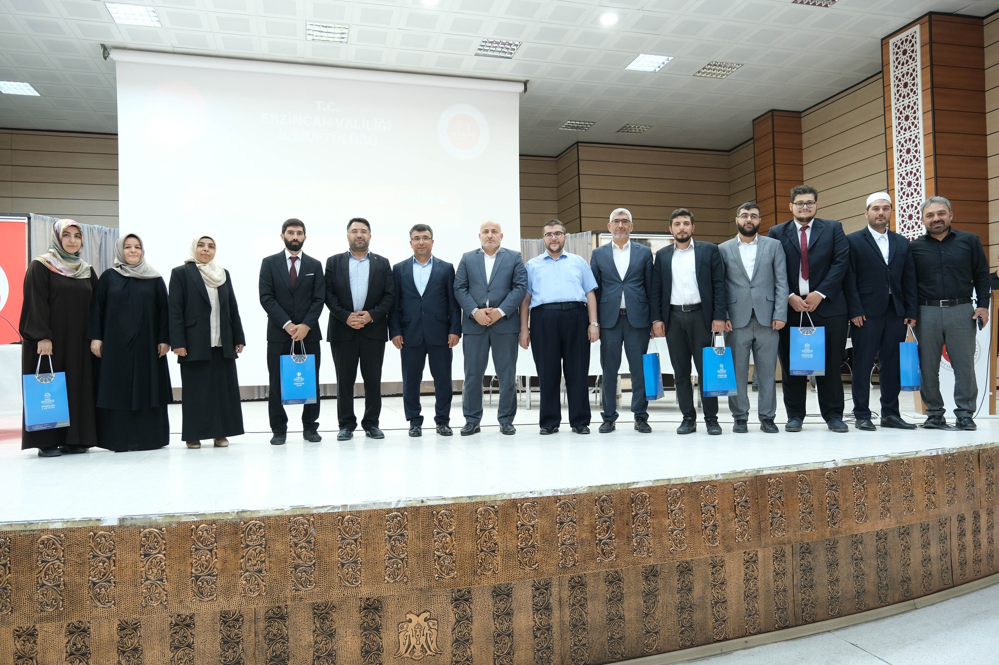 AYET VE HADİS EZBERLEME YARIŞMASI BÖLGE FİNALİ ERZİNCAN’DA GERÇEKLEŞTİRİLDİ