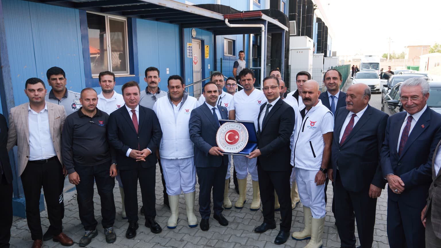 BAKAN KACIR, ERZİNCAN TAVUK KOMBİNESİNDE İNCELEMELERDE BULUNDU