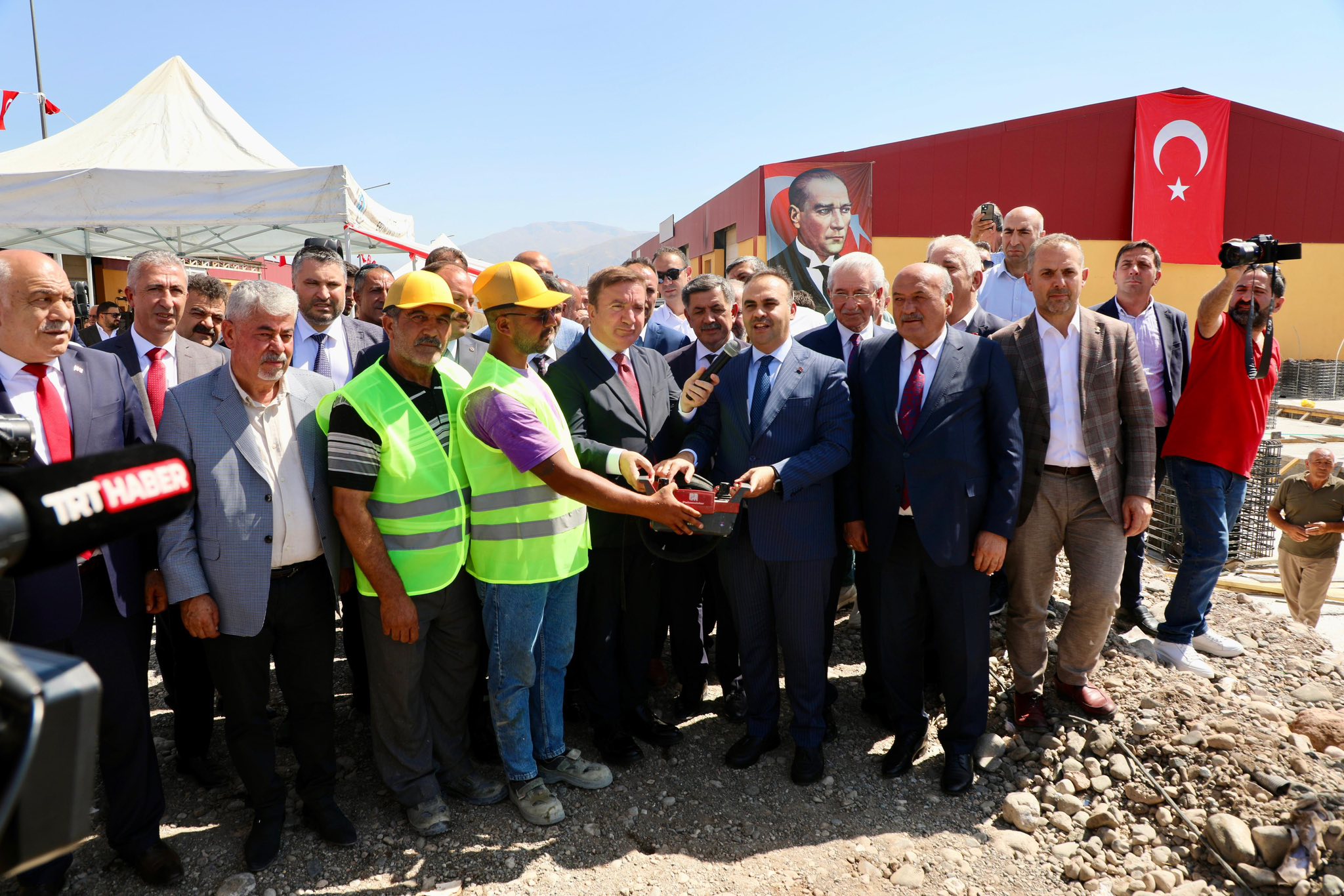 BAKAN KACIR ÖRNEK SANAYİ SİTESİ’NİN TEMELİNİ ATTI