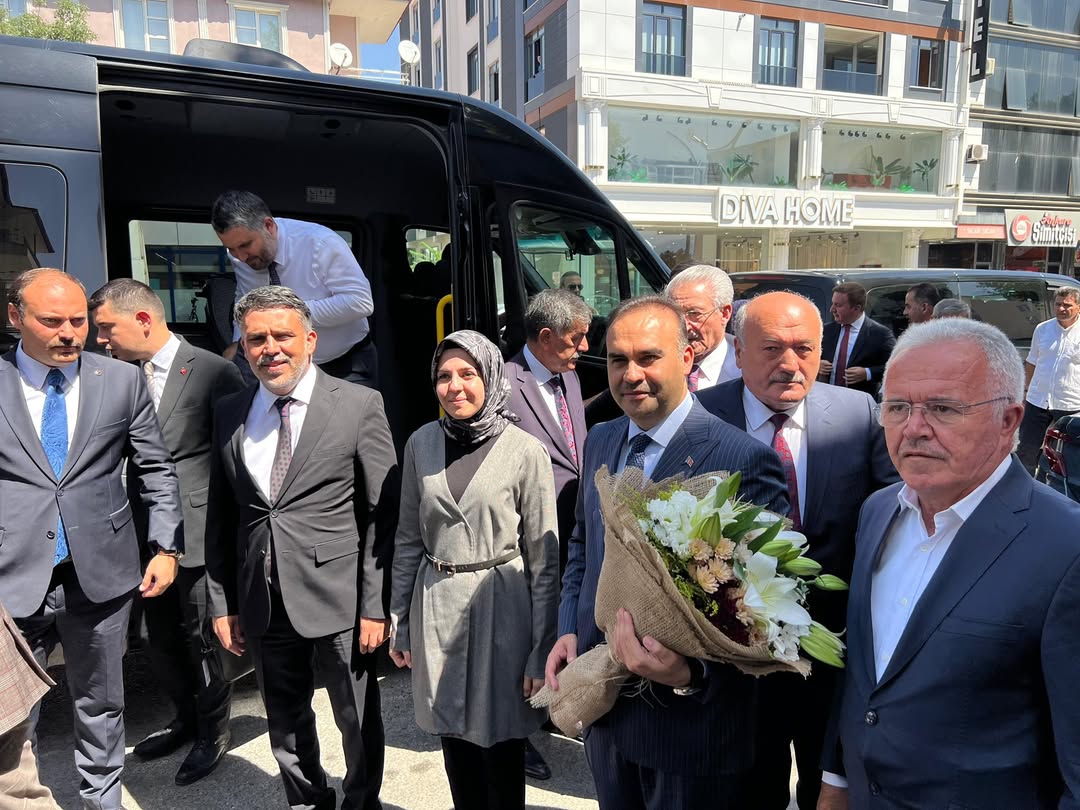 BAKAN KACIR’DAN AK PARTİ ERZİNCAN İL BAŞKANLIĞI’NA ZİYARET