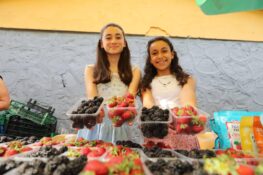 ÇİLEK VE BÖĞÜRTLEN TATLISU’DA BAYRAM HAVASI ESTİRDİ