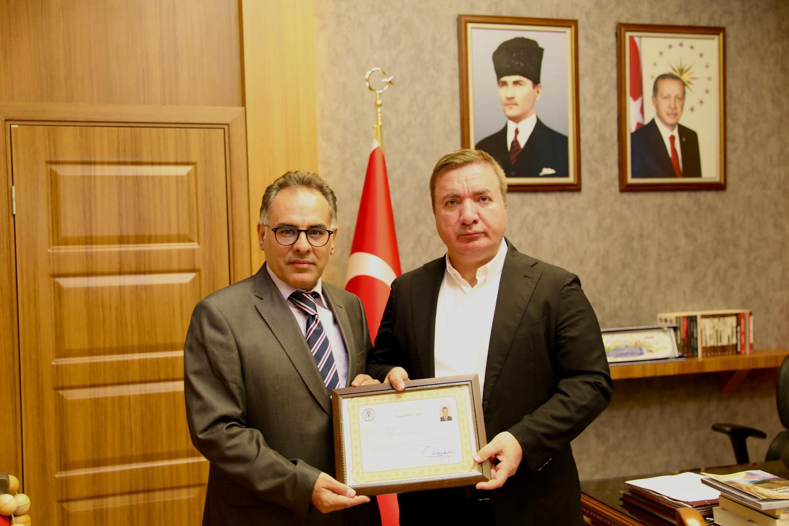DR. MAHMUT YILMAZ’A ERZİNCAN VALİLİĞİ’NDEN TAKDİRNAME