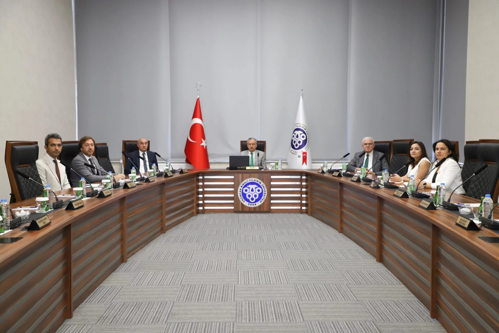 EBYÜ ÜST YÖNETİMİ VE KALİTE KOORDİNATÖRLÜĞÜ MEMNUNİYET ANKETİ SONUÇLARINI DEĞERLENDİRDİ