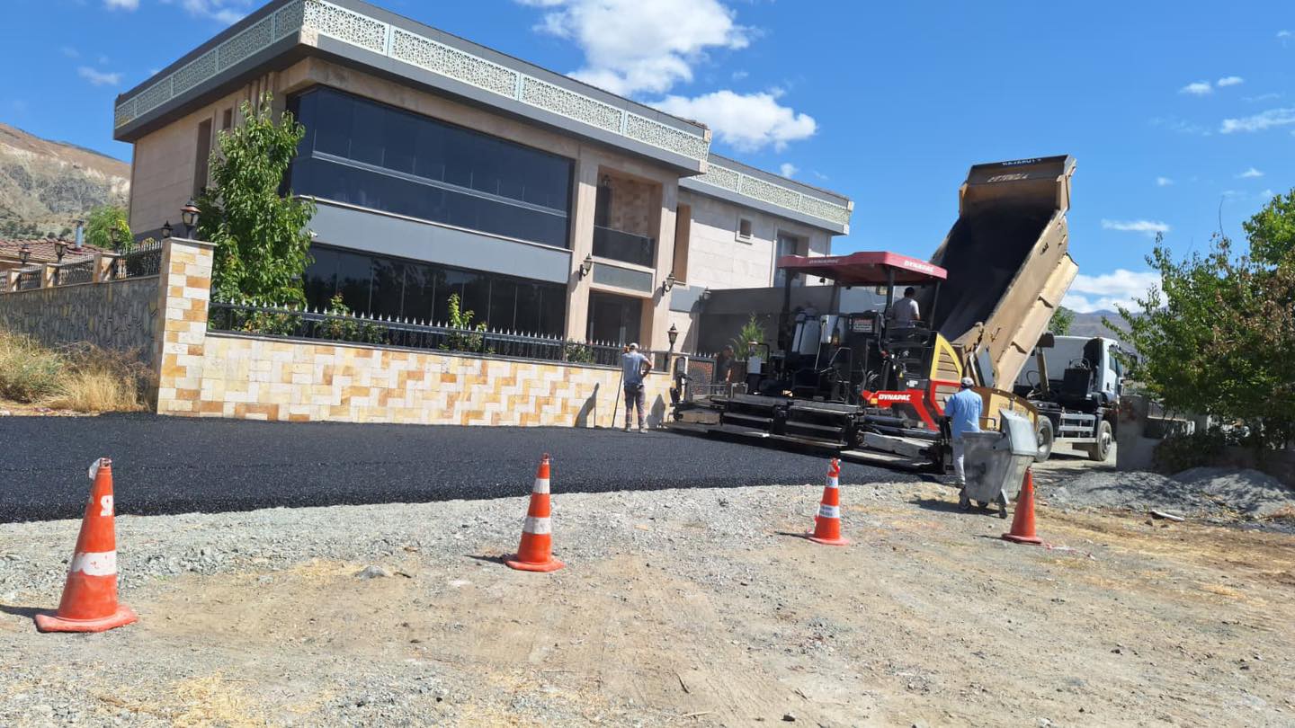 ERZİNCAN BELEDİYESİ EKİPLERİ SAHADA ÇALIŞMALARINI SÜRDÜRÜYOR
