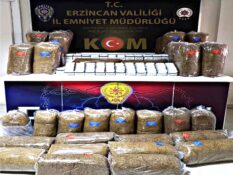 ERZİNCAN-SİVAS YOLUNDA 200 KİLO KAÇAK TÜTÜN YAKALANDI