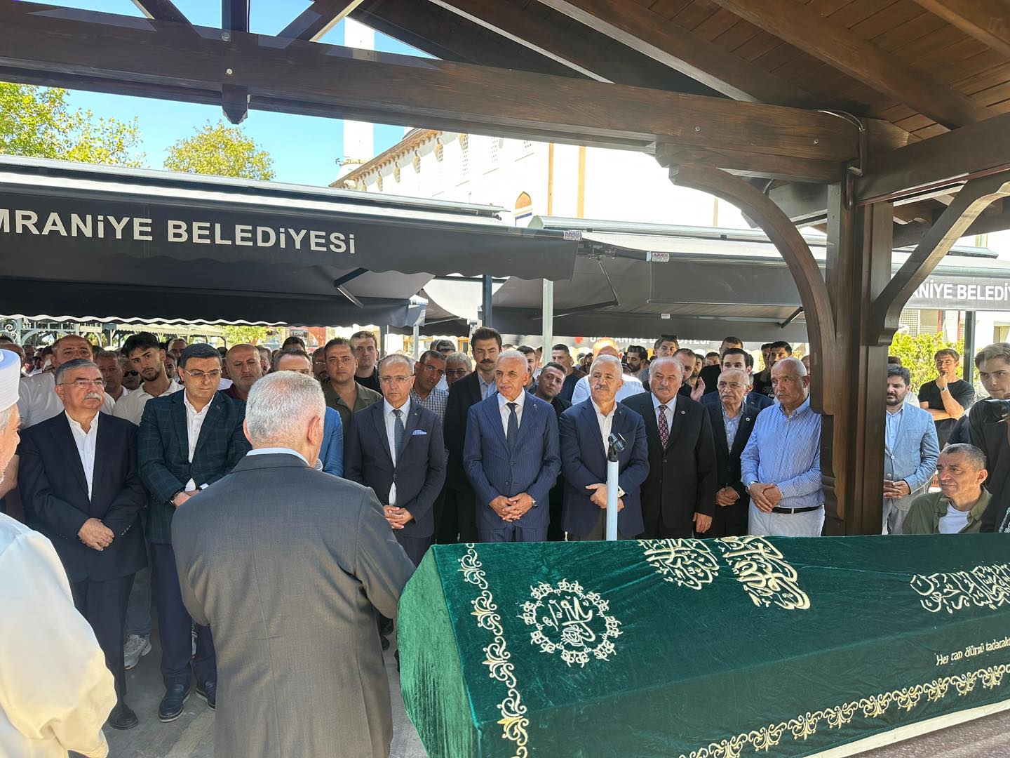 SÜLEYMAN KARAMAN, OSMAN YILDIRIM’IN CENAZE TÖRENİNE KATILDI