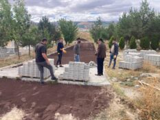 ÇAYIRLI’DA KİLİT PARKE TAŞI ÇALIŞMALARI DEVAM EDİYOR