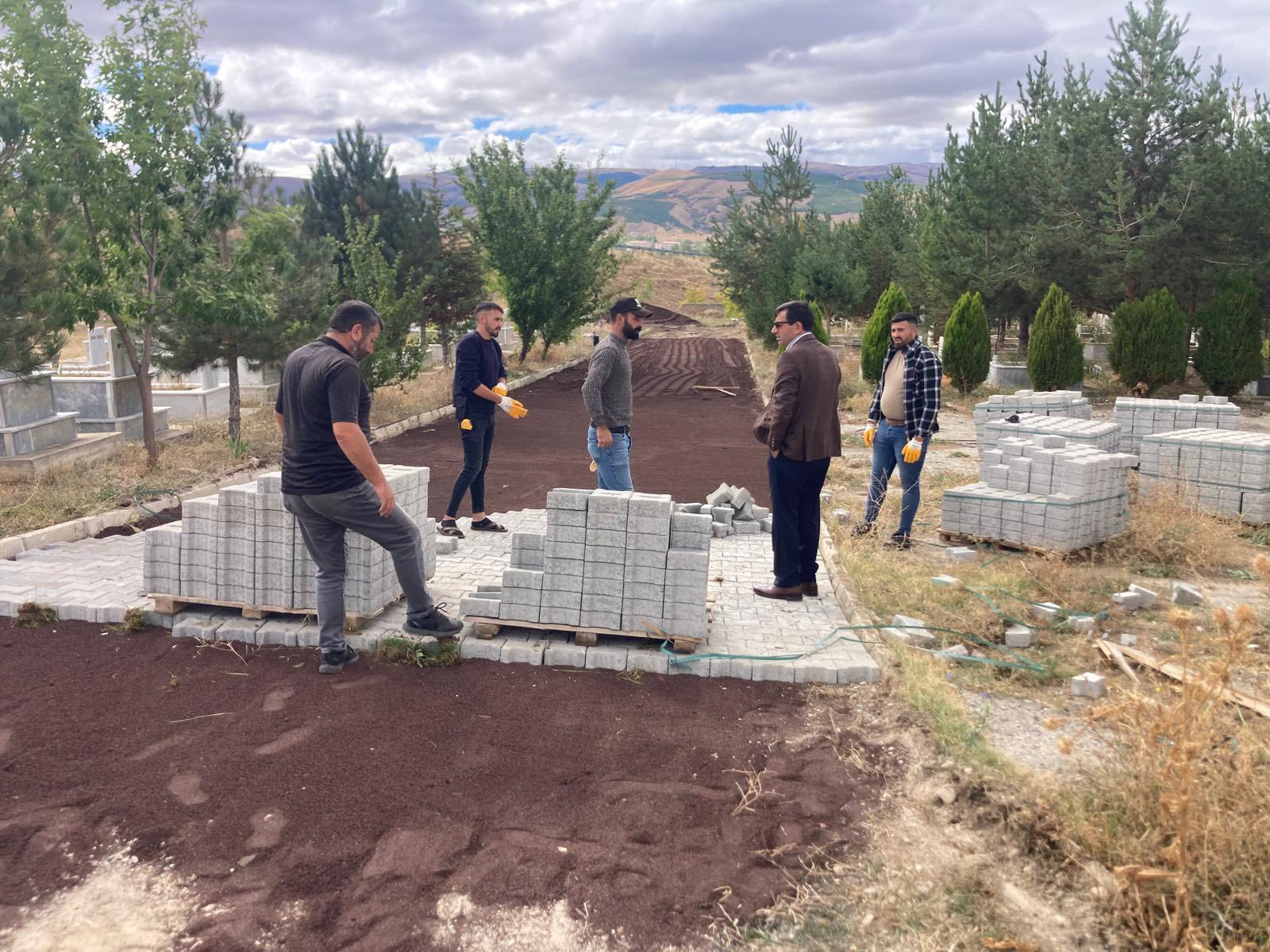 ÇAYIRLI’DA KİLİT PARKE TAŞI ÇALIŞMALARI DEVAM EDİYOR