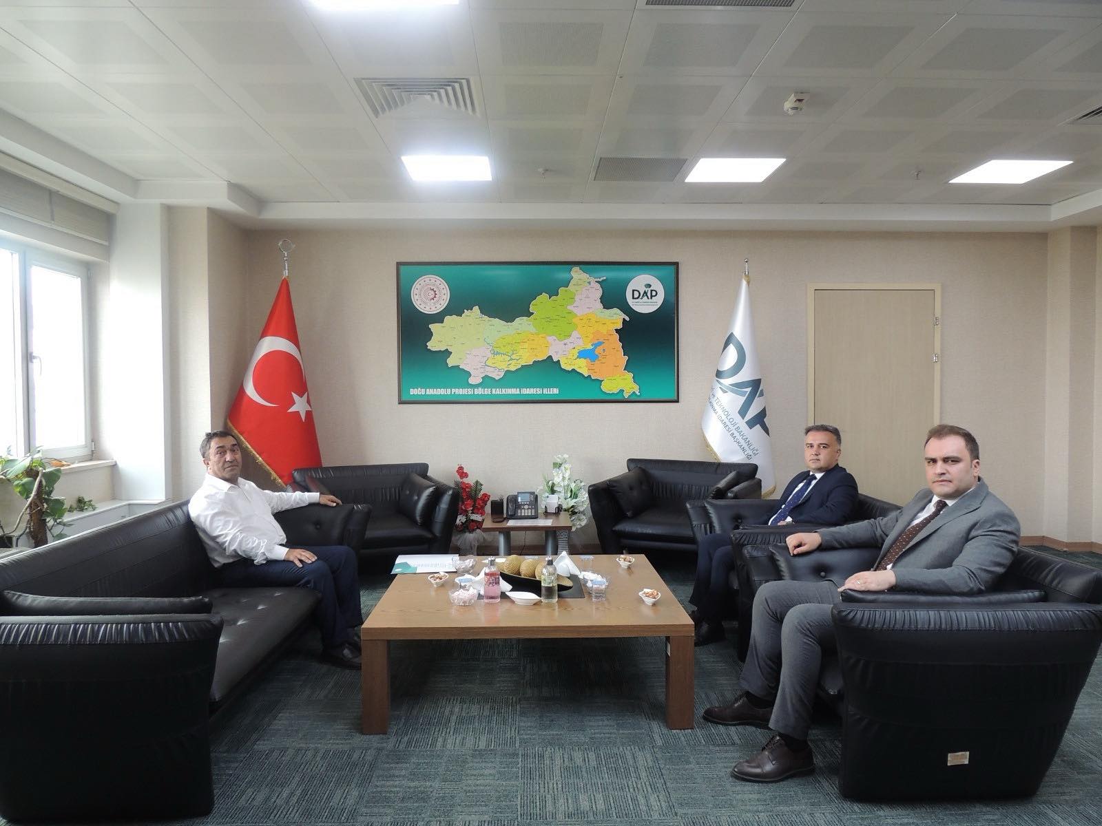 DAP PROJELERİ İÇİN ERZİNCAN KAYMAKAMLARI DEMİRDÖĞEN’LE BULUŞTU