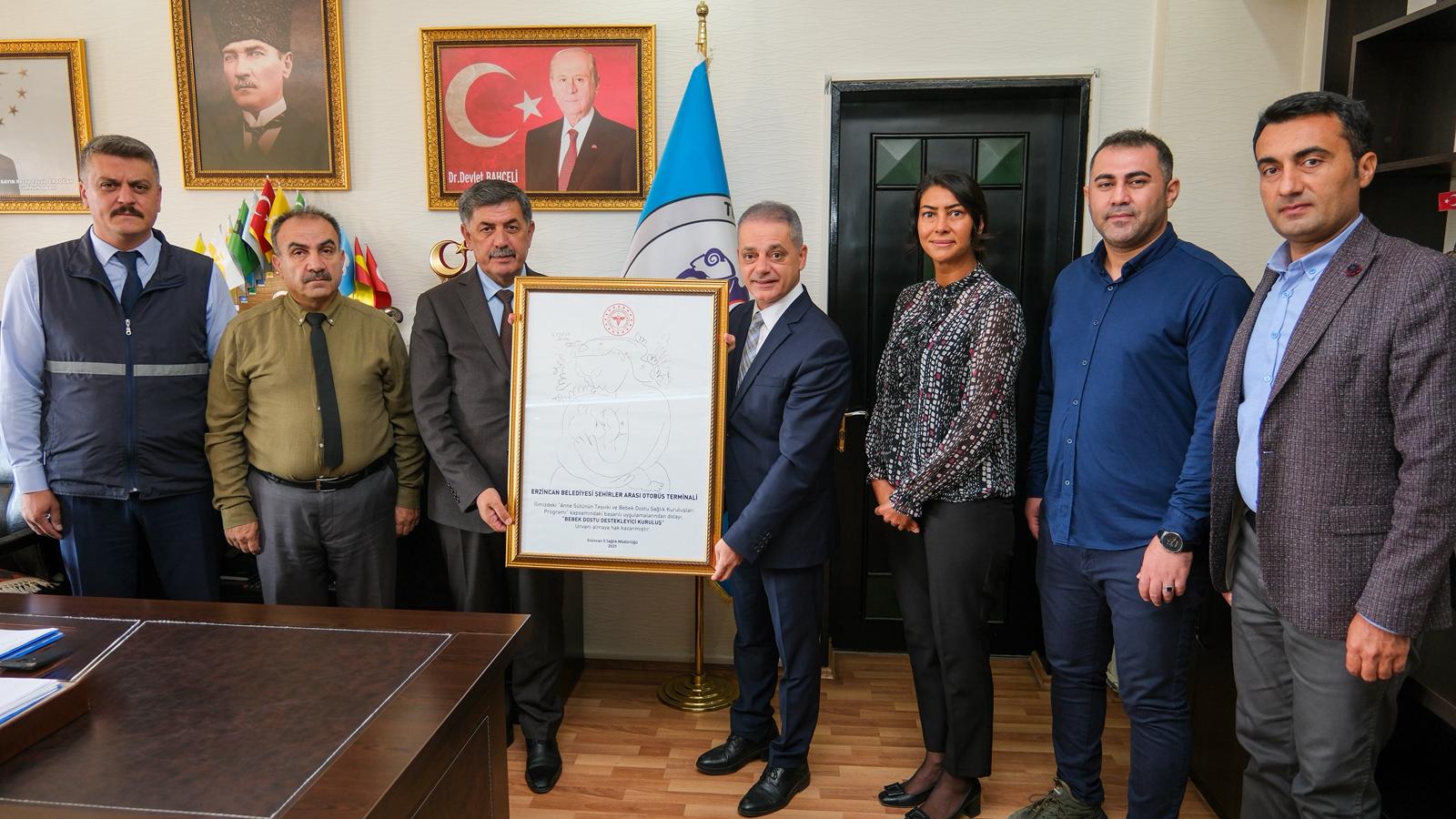 ERZİNCAN BELEDİYESİ’NE TÜRKİYE’DE İLK OLAN “BEBEK DOSTU DESTEKLEYİCİ KURULUŞ” ÜNVANI VERİLDİ