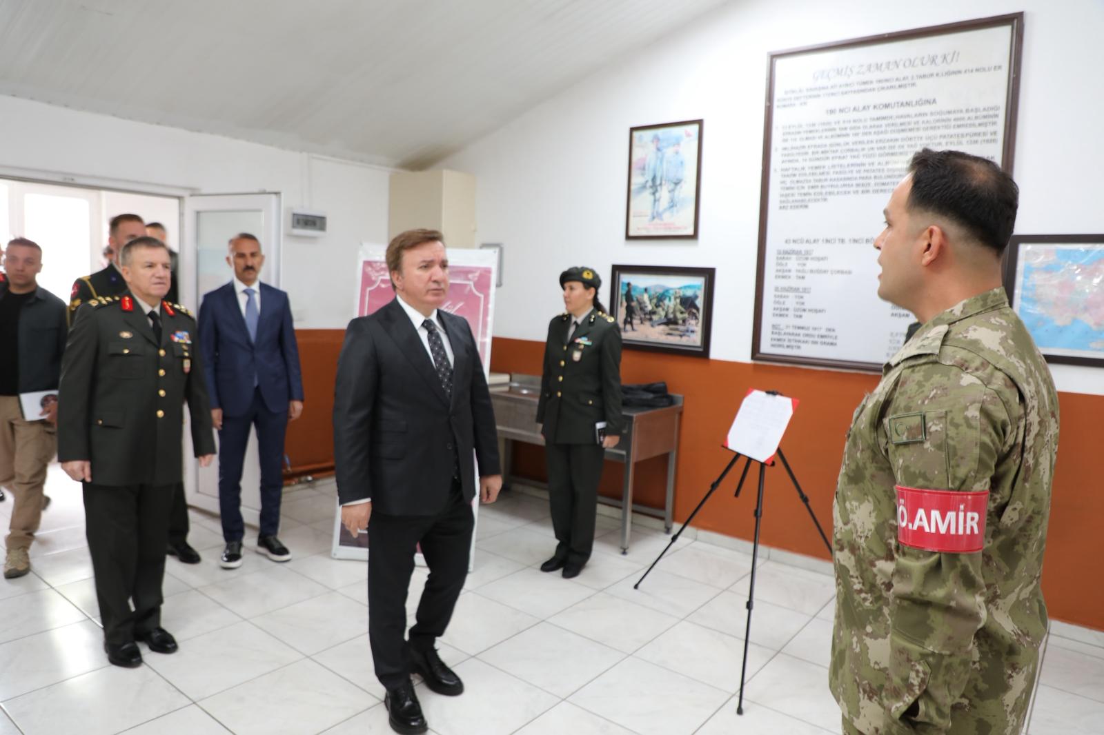 GAZİLER VE ŞEHİT YAKINLARI ONURUNA YEMEK PROGRAMI DÜZENLENDİ