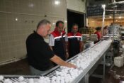İL MÜDÜRÜ ALPER KOÇAKER, YAYLABAŞI’NDAKİ YUMURTA TAVUKÇULUĞU İŞLETMESİNİ ZİYARET ETTİ