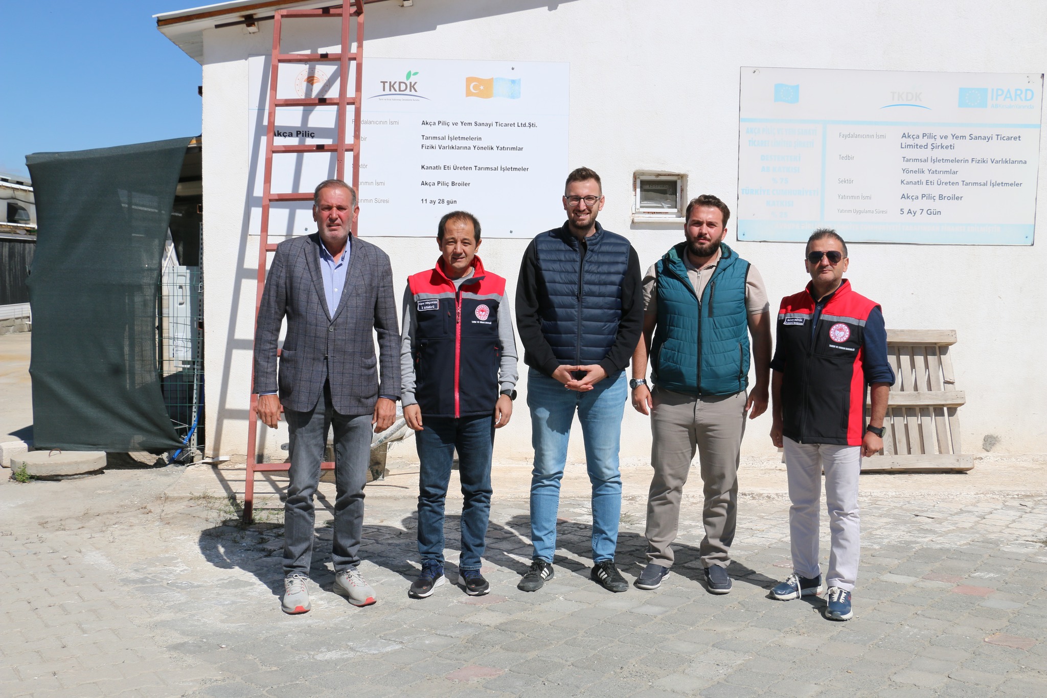 İL MÜDÜRÜ ALPER KOÇAKER’DEN YAYLABAŞI’NDAKİ BROİLER ÇİFTLİĞİNE ZİYARET