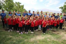 “İLK DERS: YEŞİL VATAN” SLOGANIYLA FİDAN DİKİMİ ETKİNLİĞİ GERÇEKLEŞTİRİLDİ