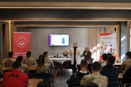 JANDARMA PERSONELİNE KORUYUCU AİLE VE BAĞIMLILIKLA MÜCADELE EĞİTİMİ VERİLDİ