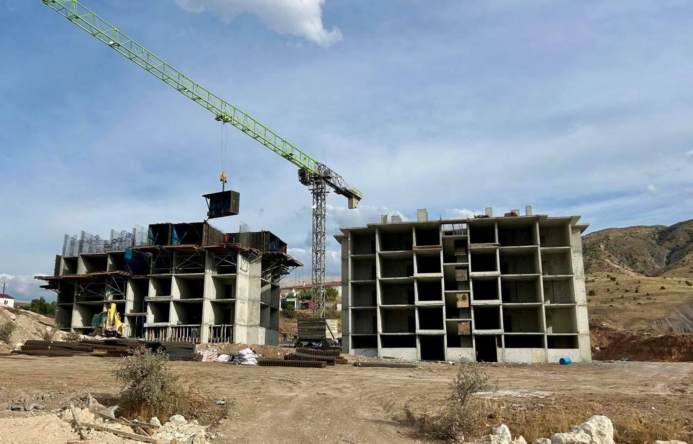 KEMAH BELEDİYE MECLİS ÜYELERİ TOKİ ŞANTİYESİNİ ZİYARET ETTİ