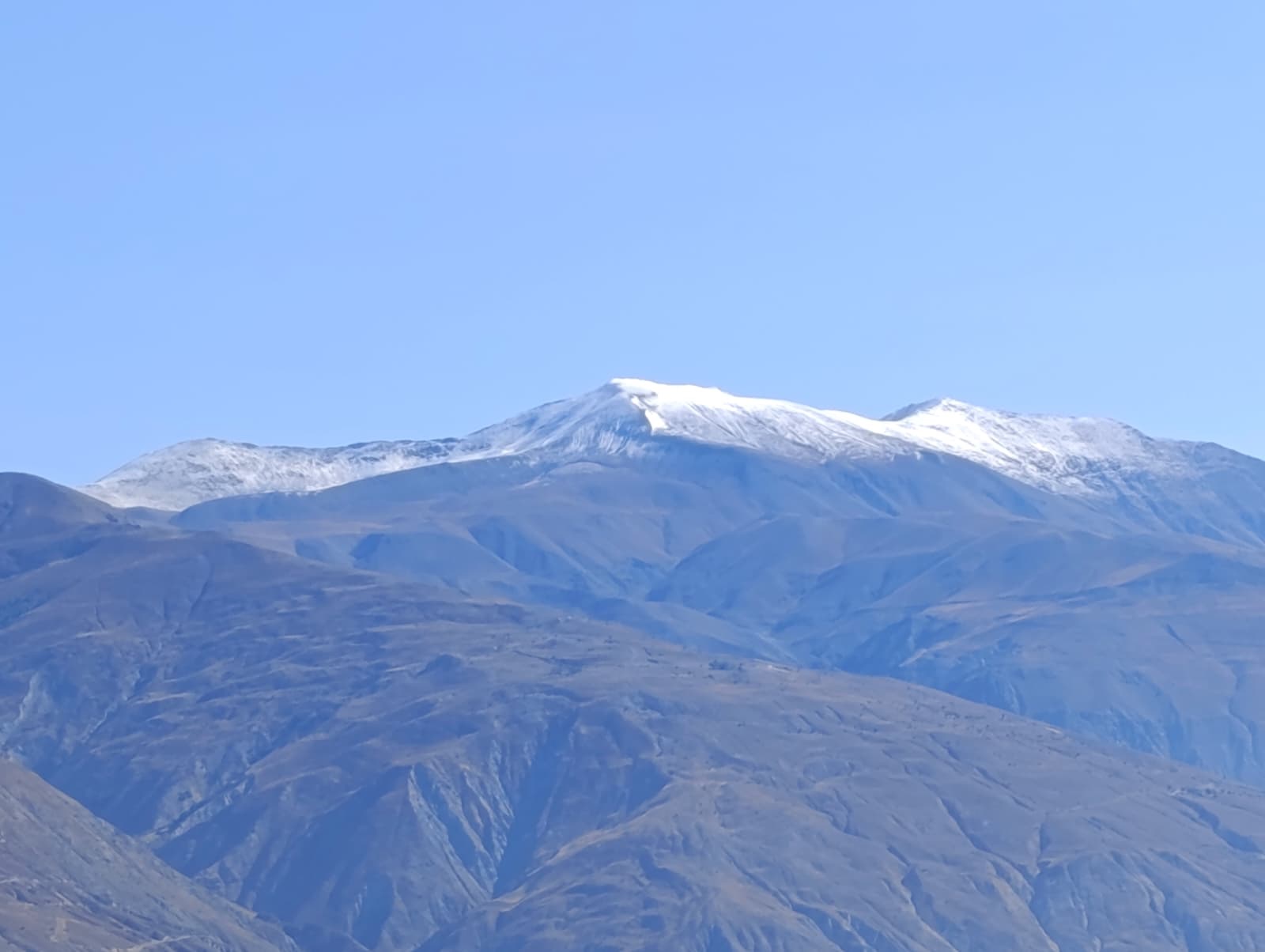 KEŞİŞ DAĞI’NIN ZİRVESİ BEYAZA BÜRÜNDÜ