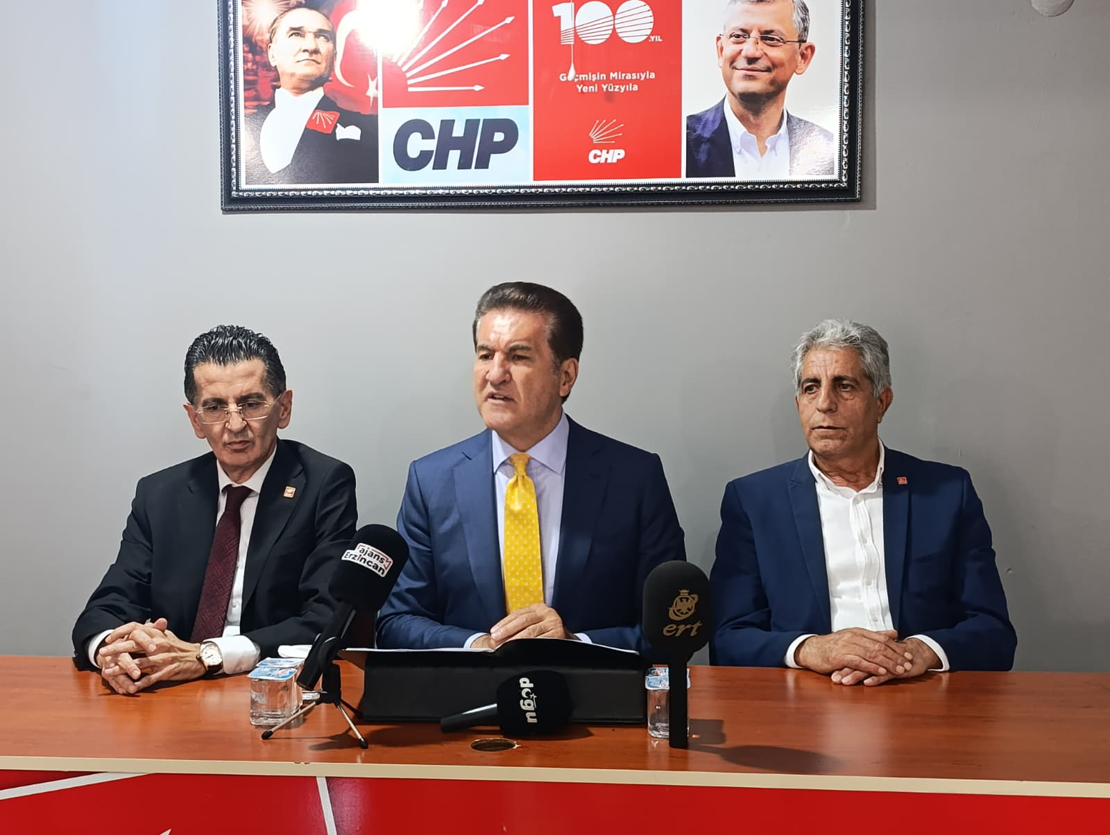 MİLLETVEKİLİ MUSTAFA SARIGÜL, İL BAŞKANLIĞI’NDA BASIN TOPLANTISI DÜZENLEDİ