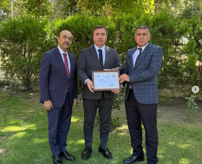 ÖĞRETMENLER ODASINDA EDEP VE İNCELİĞİN DERSİ
