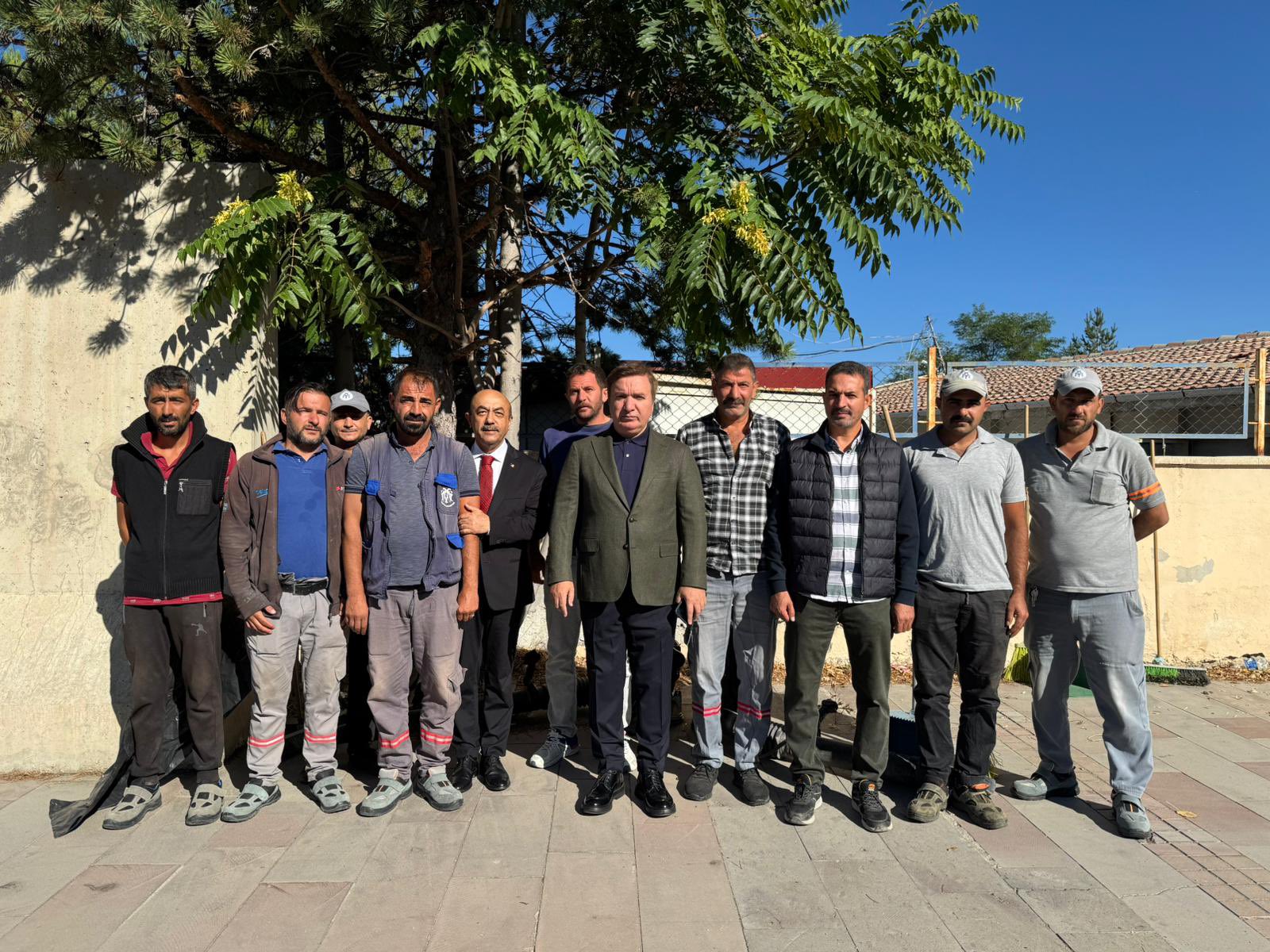 VALİ AYDOĞDU’DAN ÖĞRENCİLERE VE EMEKÇİLERE ZİYARET