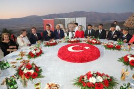 VALİ HAMZA AYDOĞDU EV SAHİPLİĞİNDE 30 AĞUSTOS RESEPSİYONU