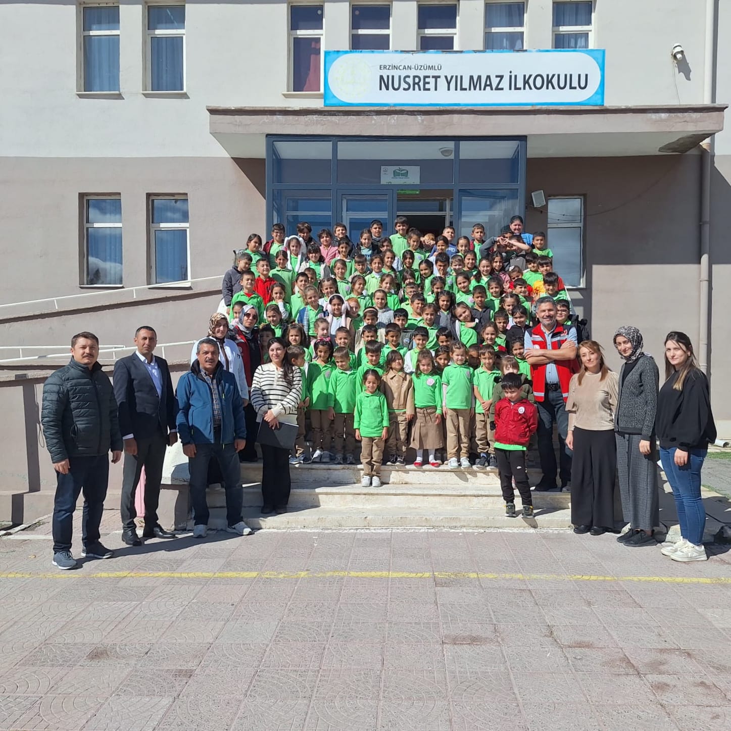 ÜZÜMLÜ’DE “YEŞİL VATAN – BENİM OKULUM GELECEĞE ÇARE” EĞİTİMİ GERÇEKLEŞTİRİLDİ