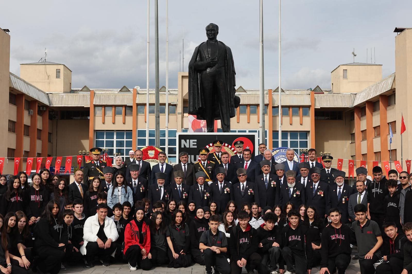 29 EKİM CUMHURİYET BAYRAMI ÇELENK SUNMA TÖRENİ DÜZENLENDİ