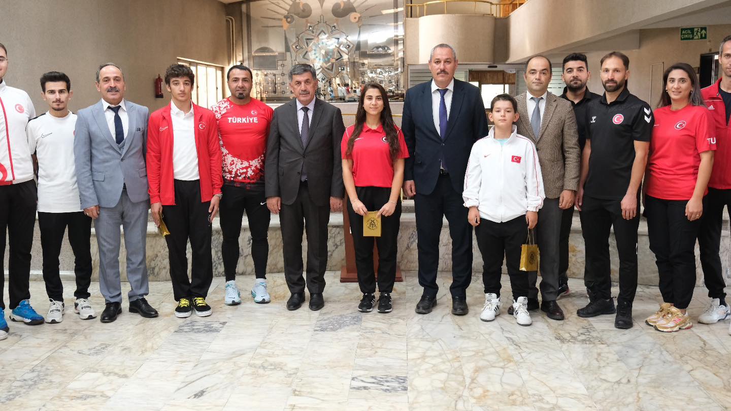 BAŞKAN AKSUN, AMATÖR SPOR HAFTASI’NDA SPORCULARI AĞIRLADI